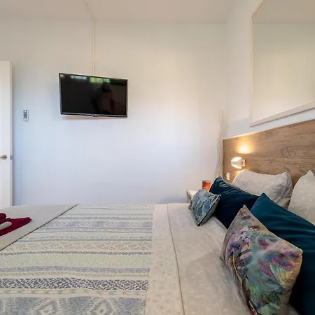 Trendy, Very Well Located Apartamento